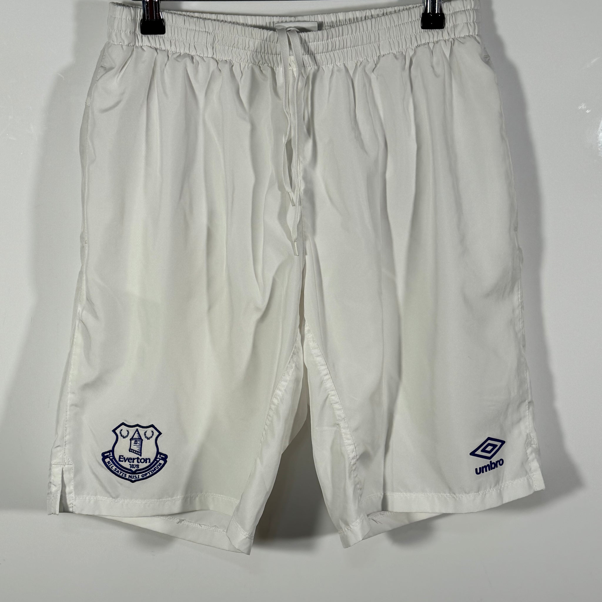 Pantaloni scurti Umbro Everton marimea L de barbat