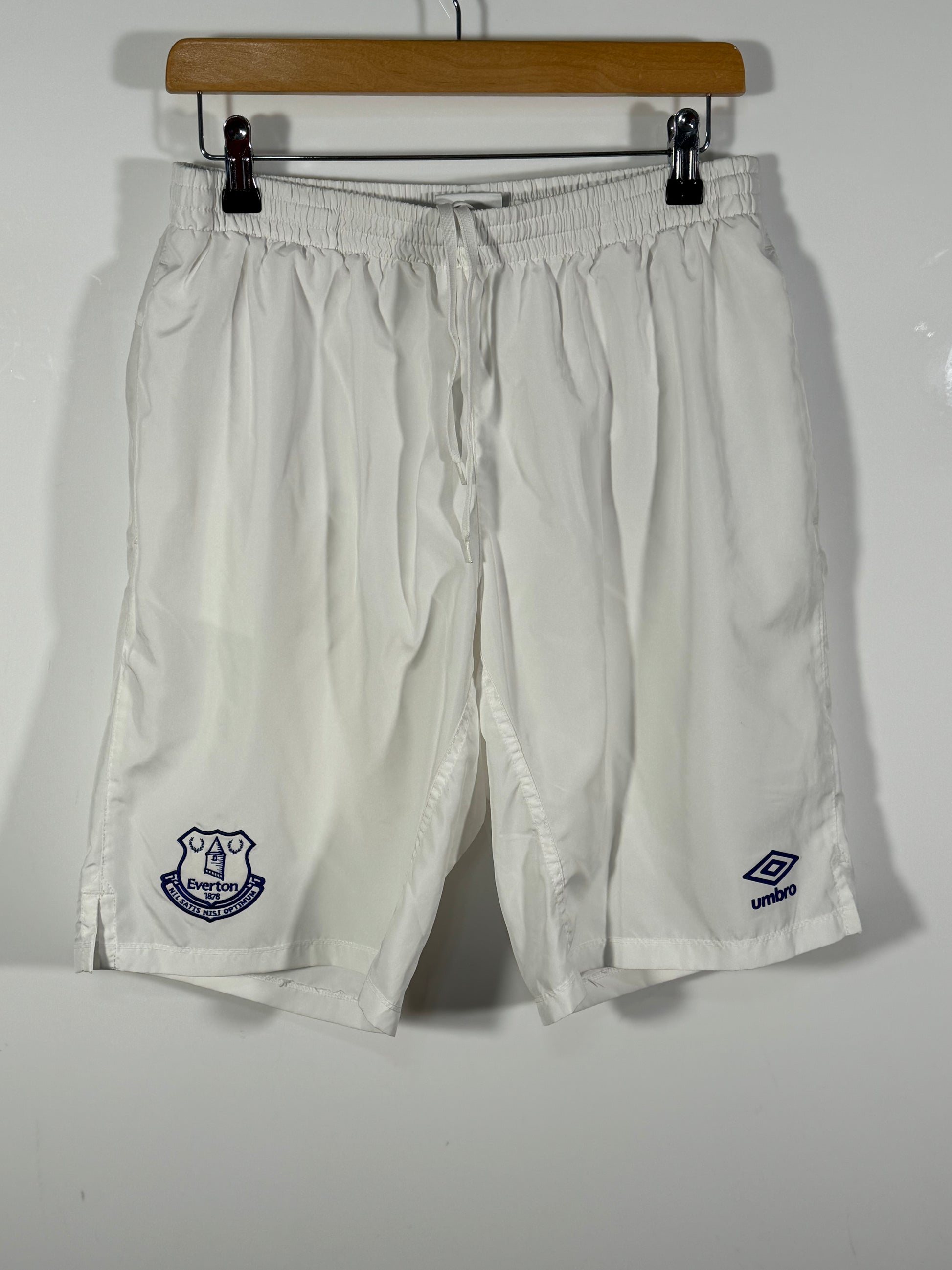 Pantaloni scurti Umbro Everton marimea L de barbat