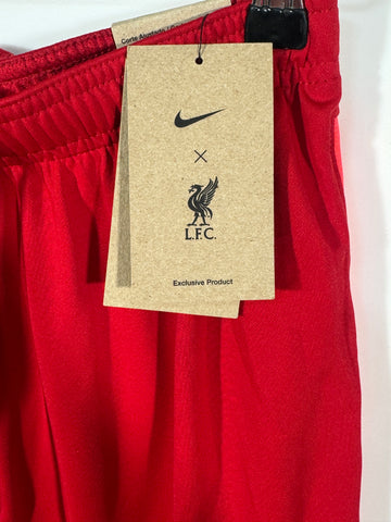 Pantaloni scurti / short Nike FC Liverpool 2 marimi disponibile S,M barbat