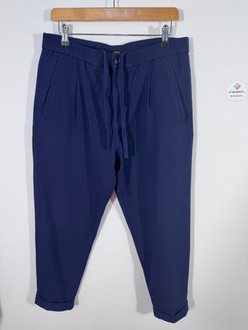 Pantaloni Hugo Boss marimea 48 M barbat