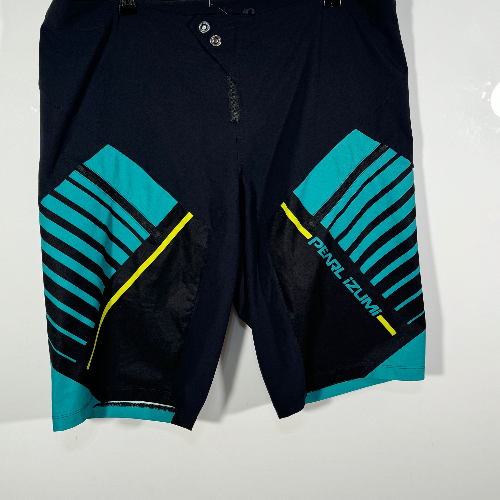 Pantaloni scurti Pearl Izumi marimea XL de barbat