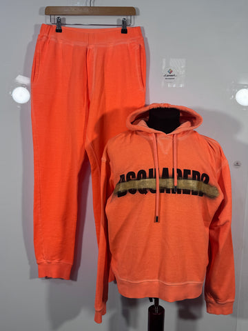 Trening Dsquared2 marimea M barbat pantalonii sunt marimea M și hanoracul marimea S oversize dar potrivit pentru M