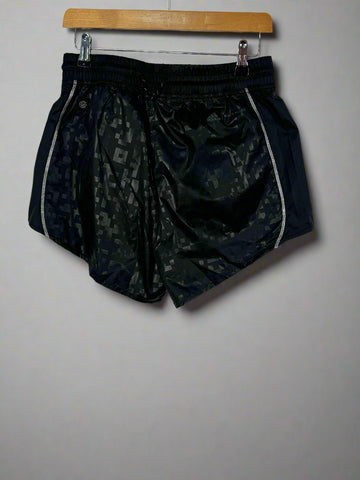 Pantaloni scurti/short Adidas Karlie Kloss marimea S,M dama