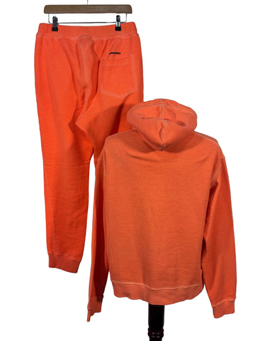 Trening Dsquared2 marimea M barbat pantalonii sunt marimea M și hanoracul marimea S oversize dar potrivit pentru M