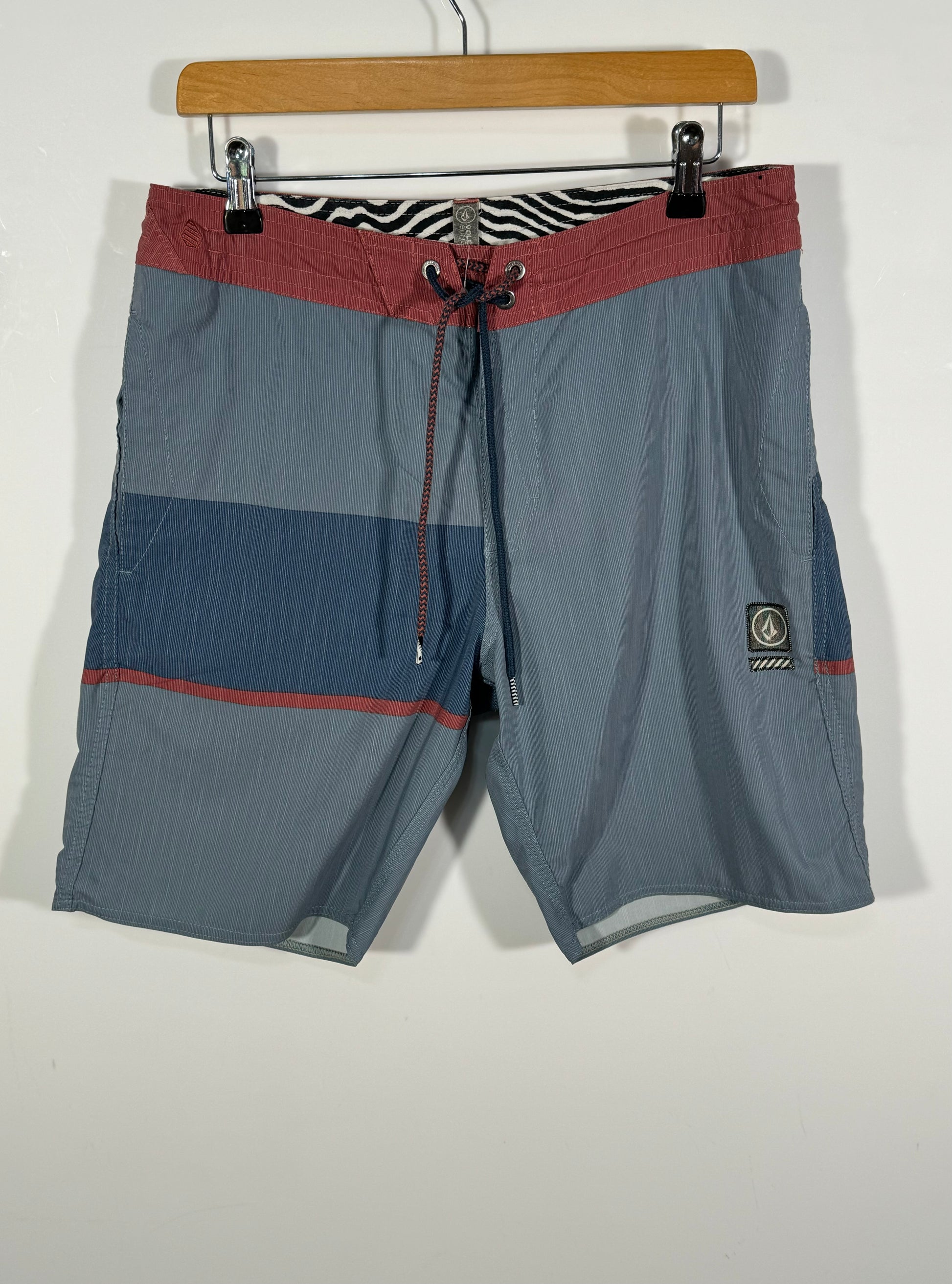 pantaloni scurti de baie Volcom marimea W30 de barbat