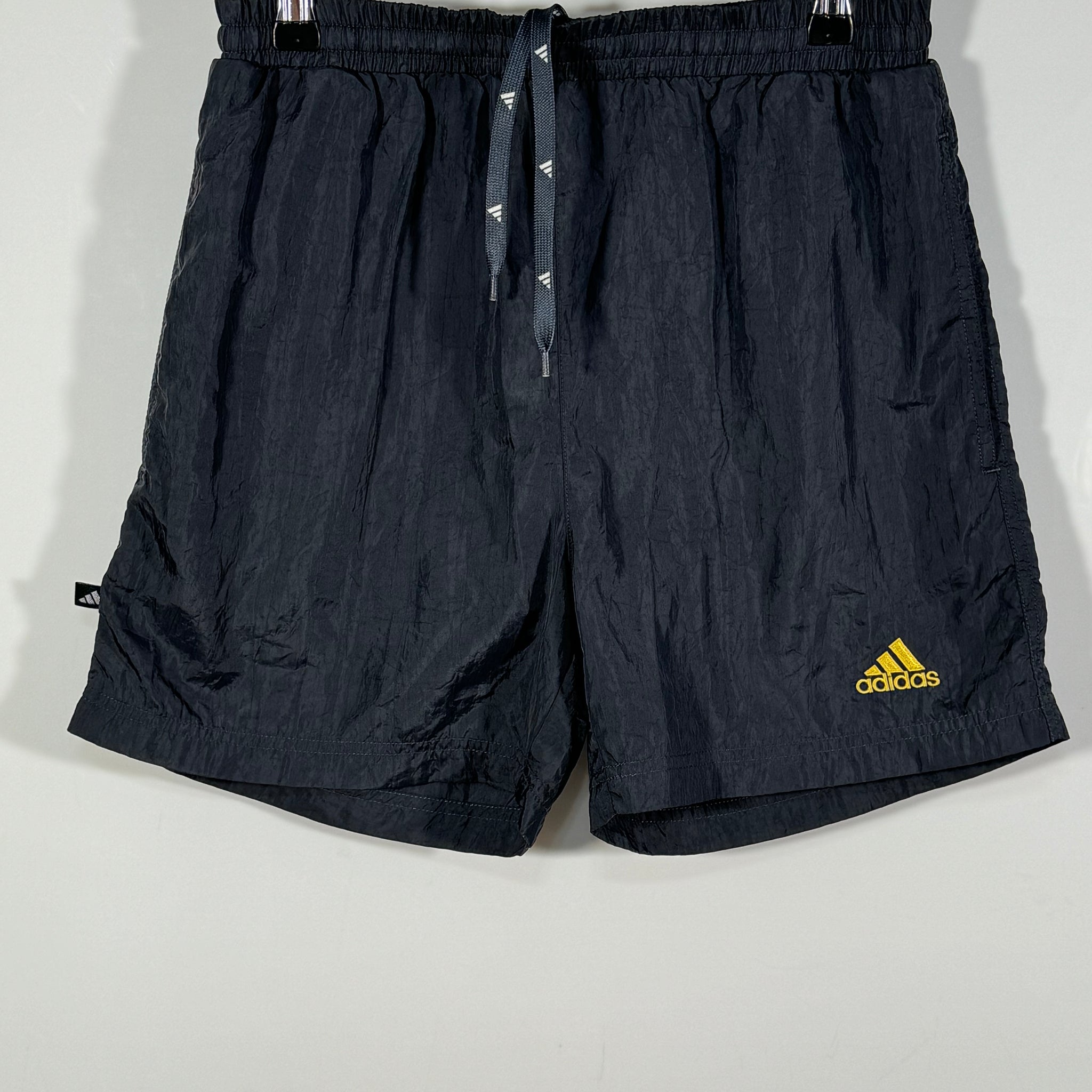 Pantaloni scurti/ short Adidas vintage marimea S de barbat