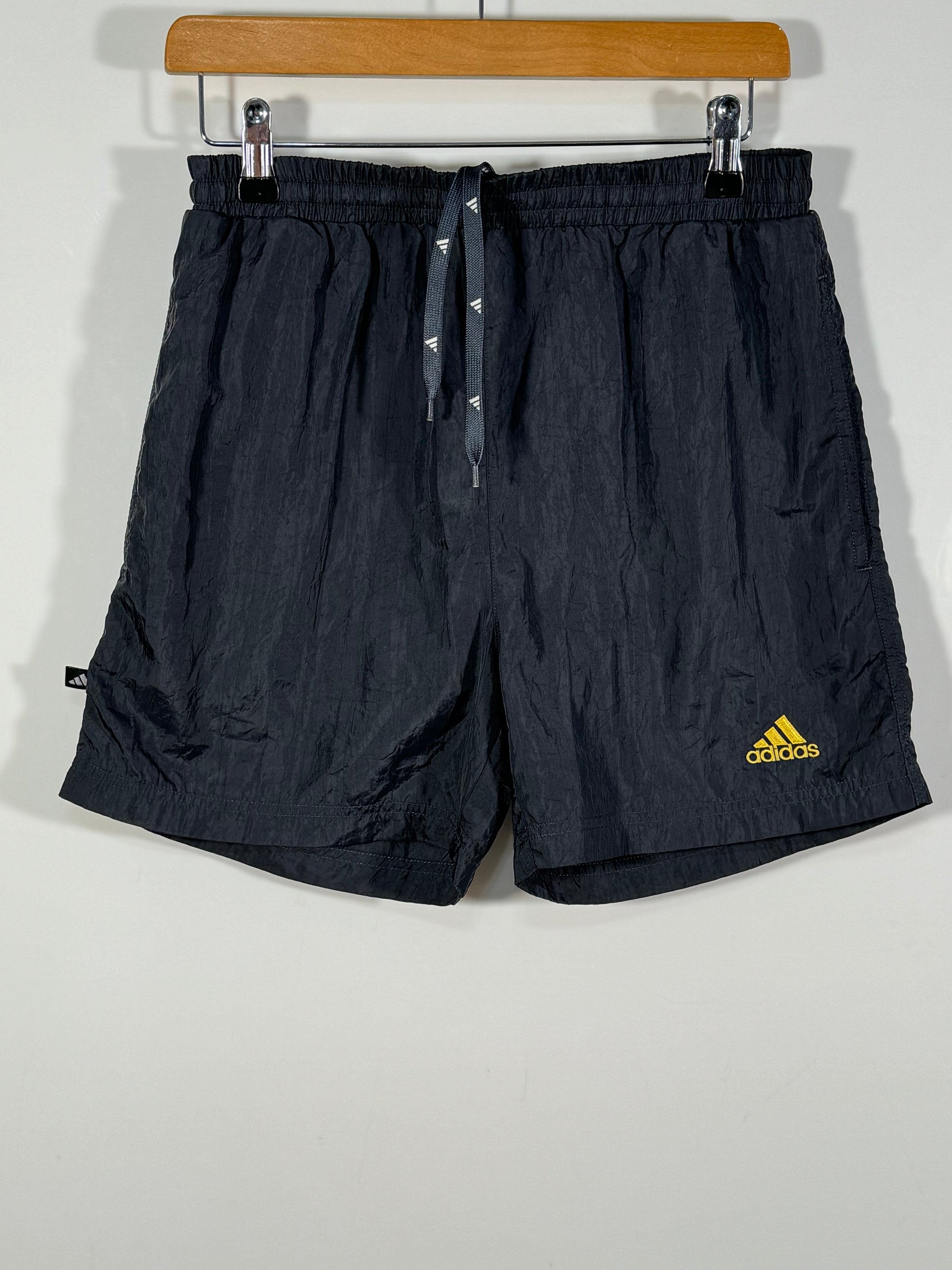 Pantaloni scurti/ short Adidas vintage marimea S de barbat