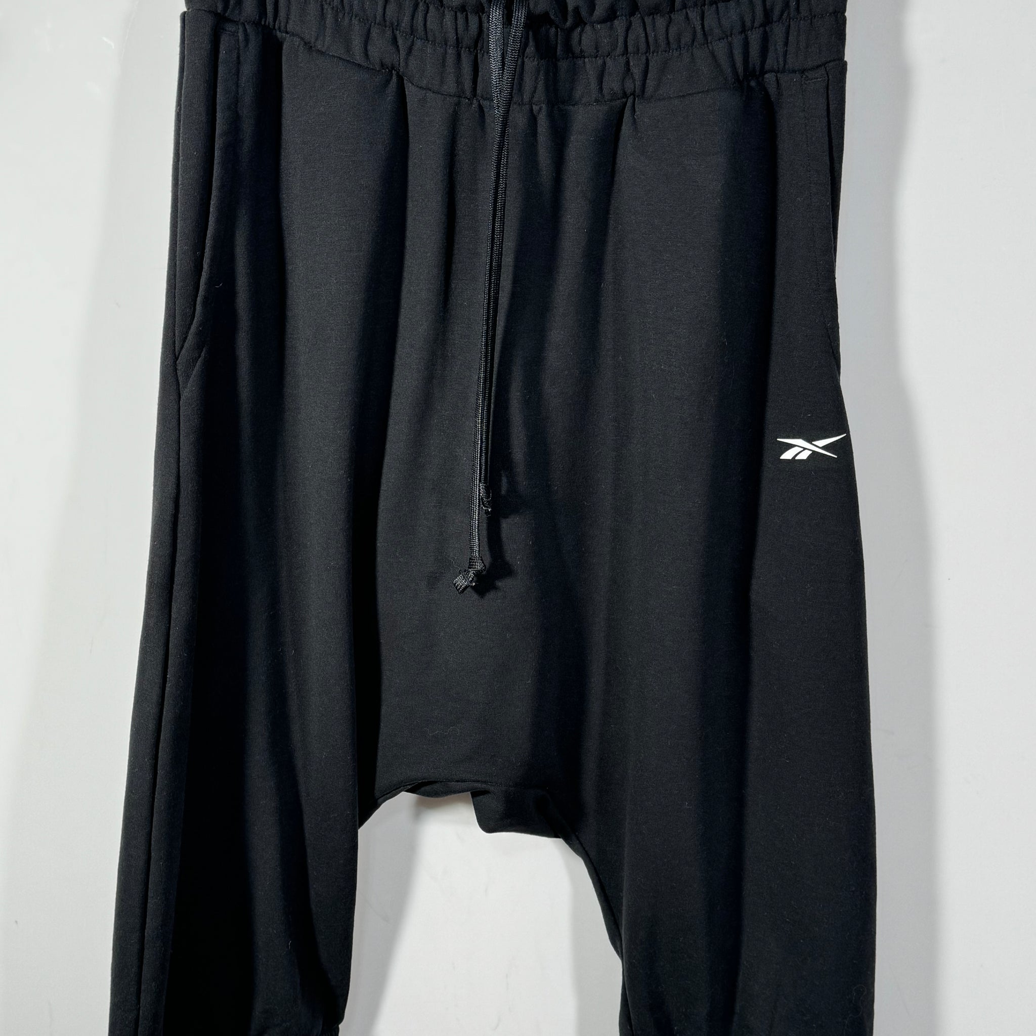 pantaloni scurti  Reebok marimea M de barbat