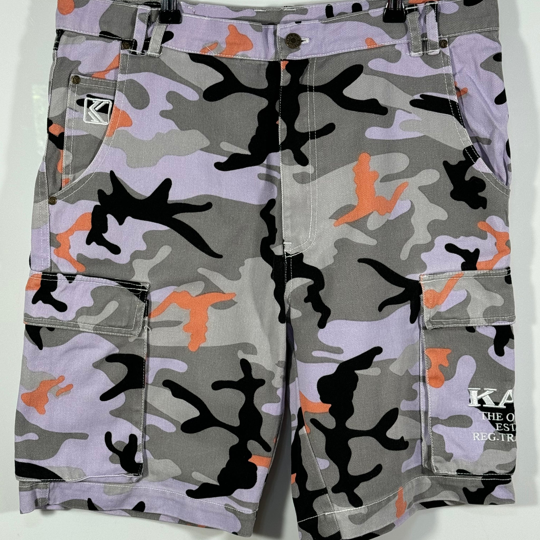 pantaloni scurti Karl Kani camouflage marimea L de barbat