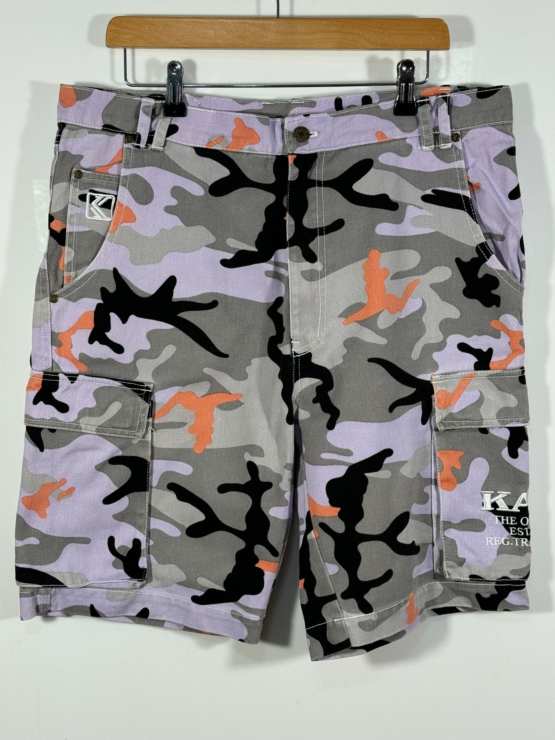 pantaloni scurti Karl Kani camouflage marimea L de barbat