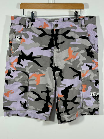 Pantaloni scurți Karl Kani camouflage marimea L bărbat