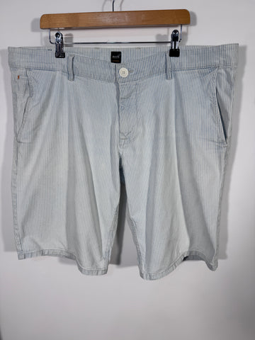 Pantaloni scurti Hugo Boss Orange marimea 38 barbat