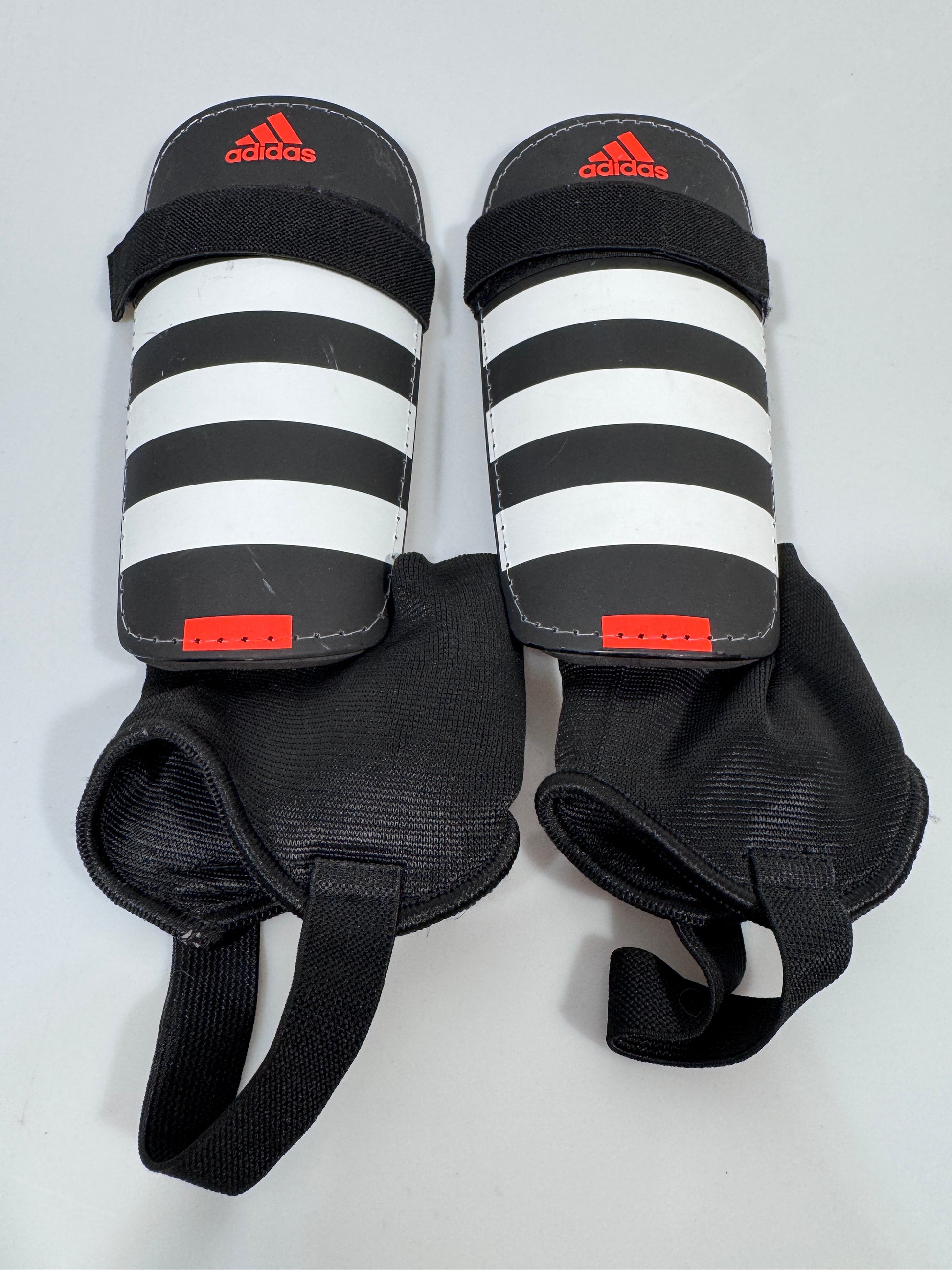 Aparatori de foatbal cu protecție glezna Adidas marimea XL unisex