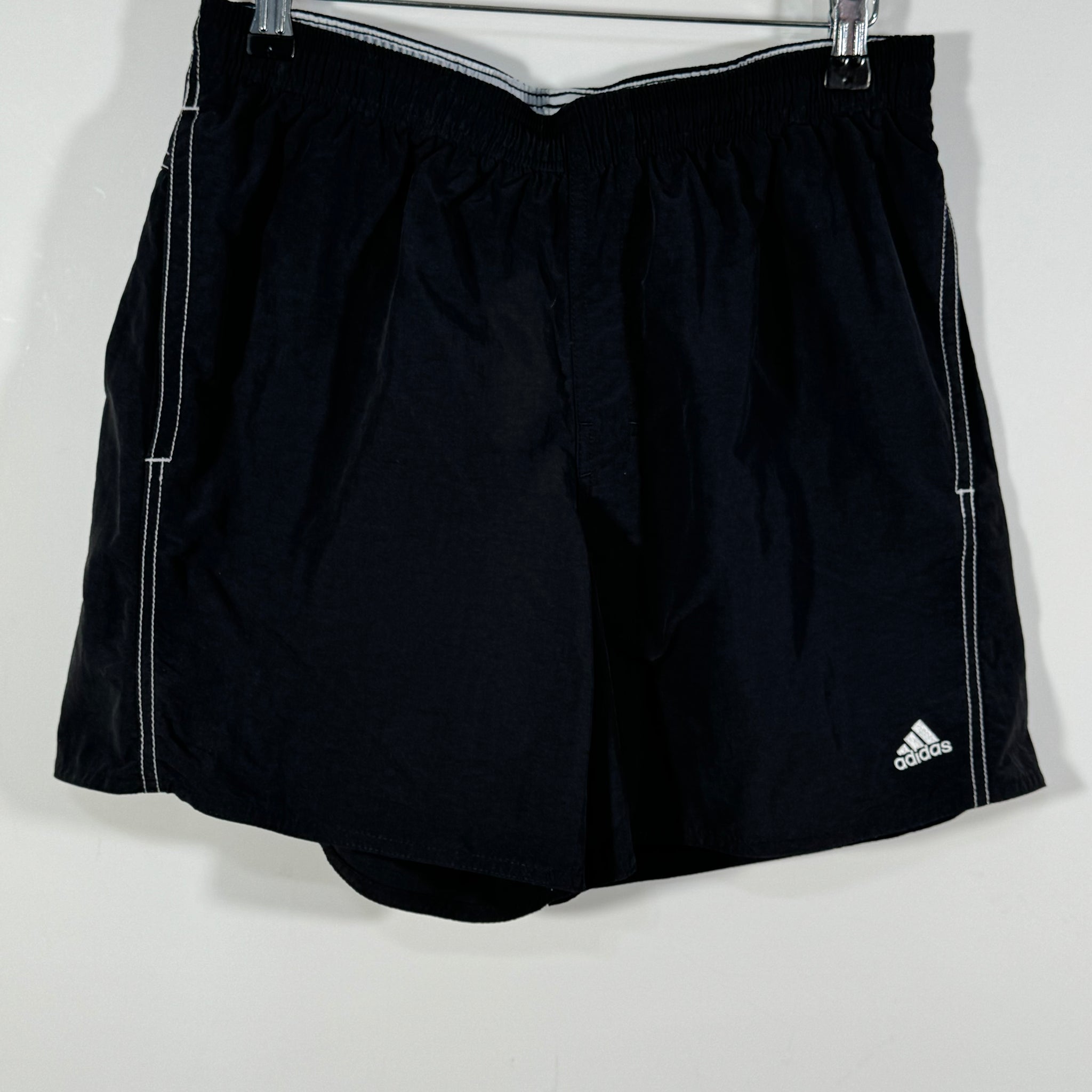 Pantaloni scurti Adidas marimea M de barbat