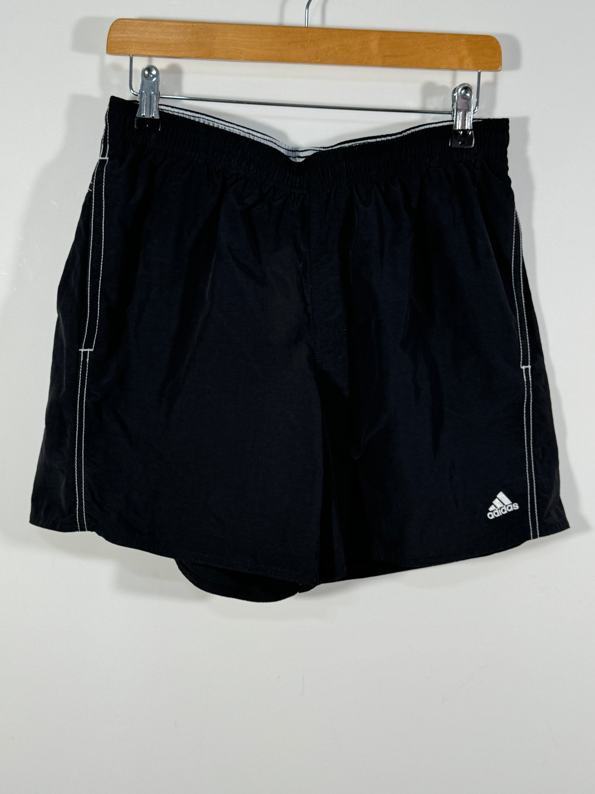 Pantaloni scurti Adidas marimea M de barbat