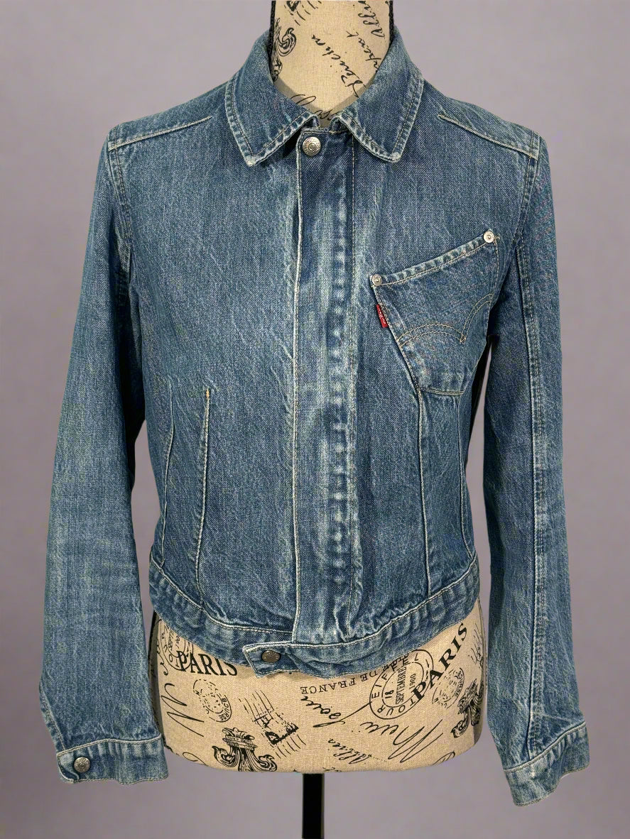 Geaca Levi’s din denim vintage marimea S dama