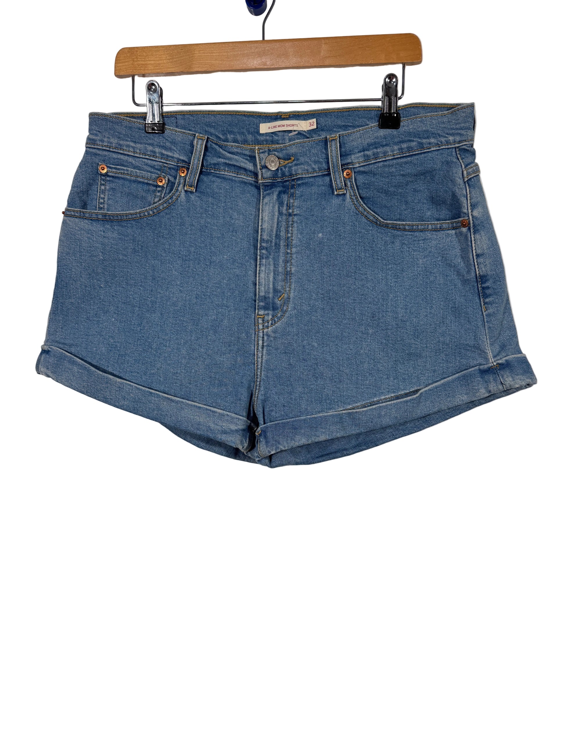 Pantaloni scurti Levi’s marimea W32 dama