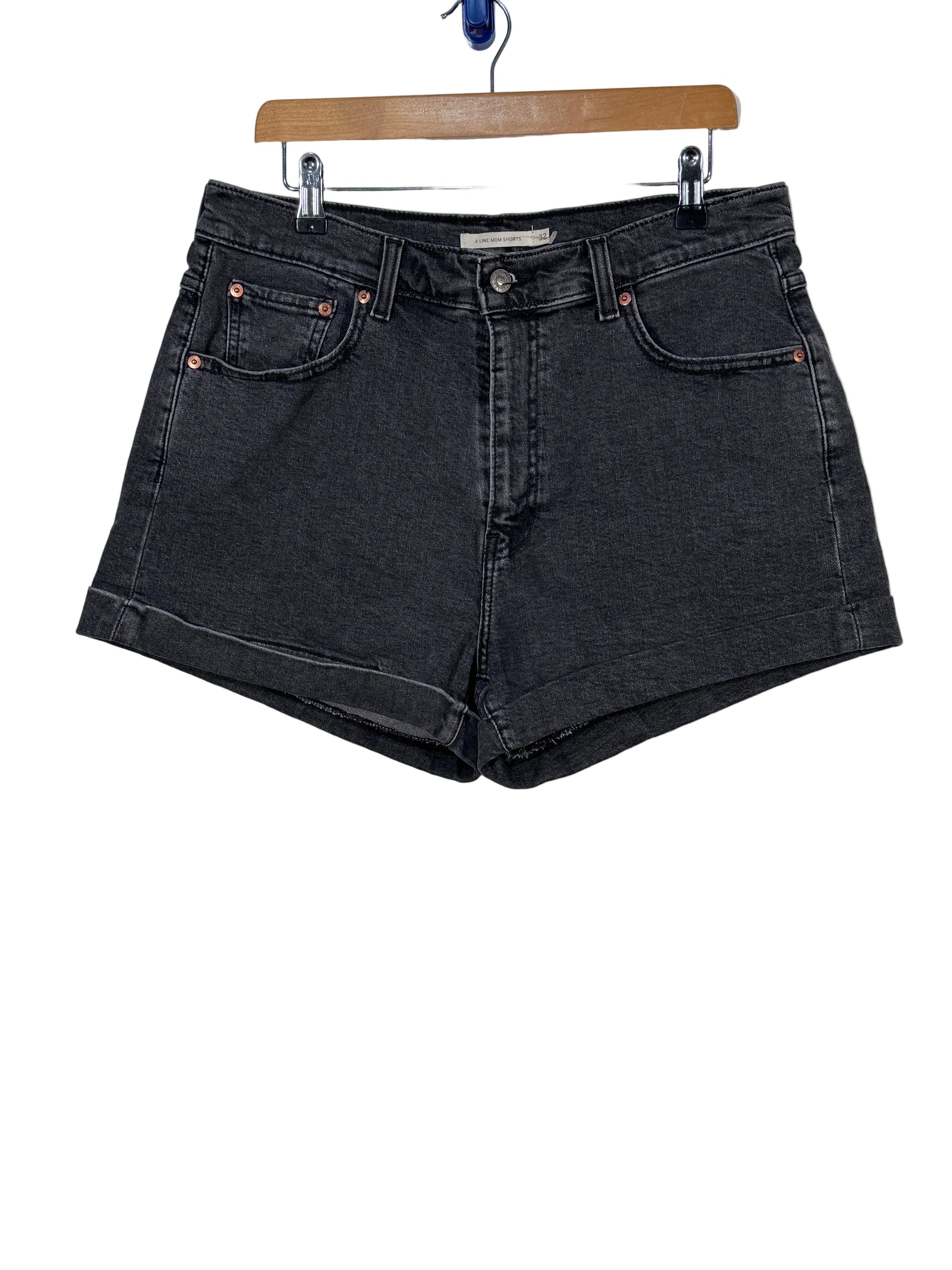 Pantaloni scurti Levi’s marimea W32 dama